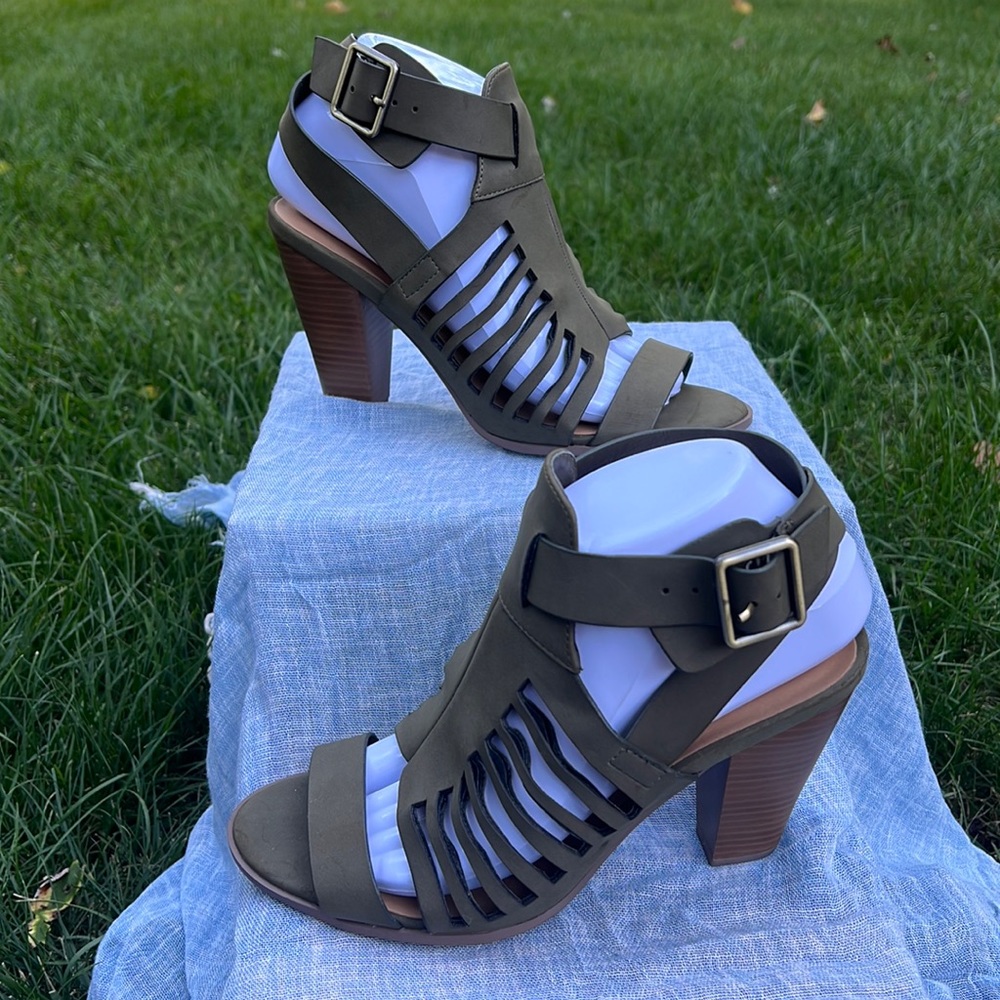 Rue 21 army green laser cut high heel sandals. Size L 8/9